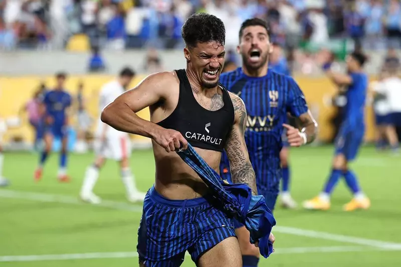 الهلال يعلن استئناف ليوناردو للمشاركة في التدريبات الجماعية الهلال يعلن استئناف ليوناردو للمشاركة في التدريبات الجماعية