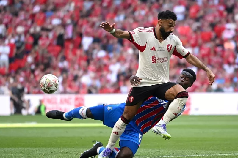 محمد صلاح يتربع على عرش أفضل اللاعبين في الدوري الإنجليزي الممتاز محمد صلاح يتربع على عرش أفضل اللاعبين في الدوري الإنجليزي الممتاز